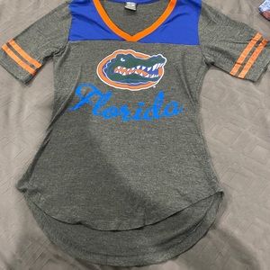 Florida gators shirt size small very cute on